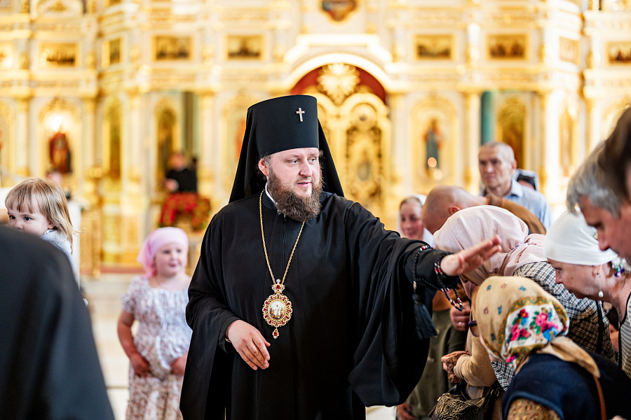 Божественная литургия во Всехсвятском храме города Серпухова